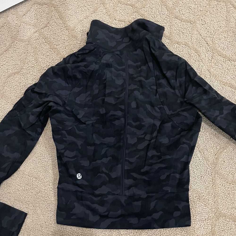 Lululemon jacket - Picture 2 of 5